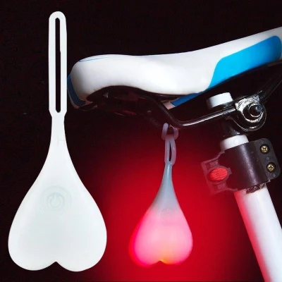 Mini RGB LED Silice Rosso Spie luminose Sedile per bicicletta Fanale posteriore a forma di cuore 2 pezzi Cr2032 con 3 modalità flash